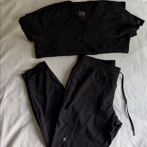 Barco One Women's Black Scrubs Set (Top&Joggers) Large